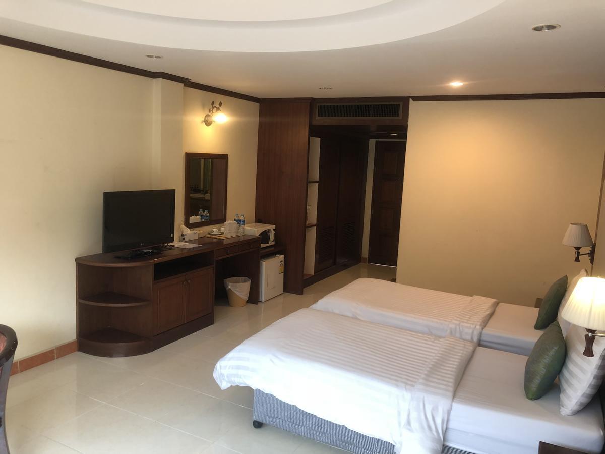 Ban Tyrol 호텔 Patong 외부 사진